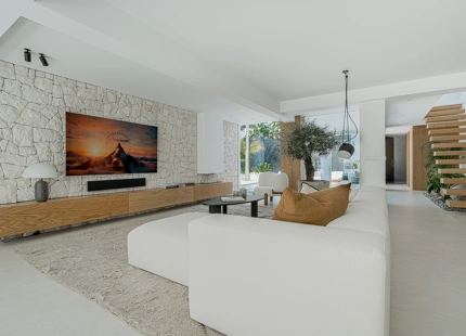 VILLA TOTALMENTE REFORMADA EN VENTA EN NUEVA ANDALUCIA