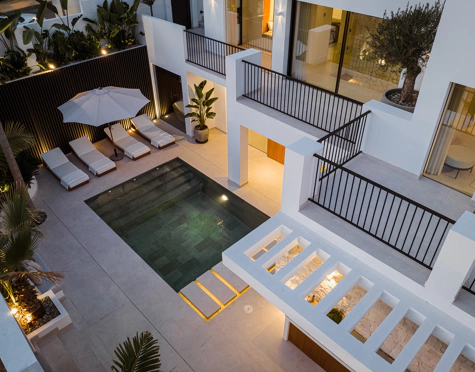 Villa en venta en Nueva Andalucia, Marbella