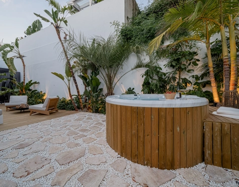 Villa en venta en Nueva Andalucia, Marbella