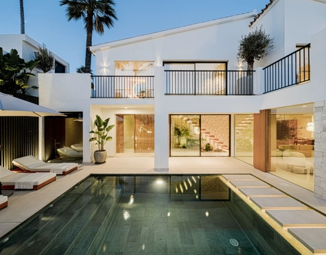 Villa en venta en Nueva Andalucia, Marbella