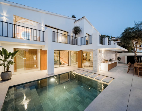 Villa en venta en Nueva Andalucia, Marbella
