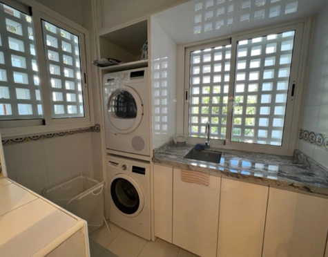 Apartamento en alquiler a corta temporada en Costalita, Estepona East