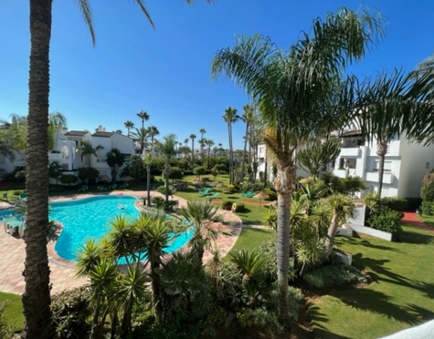 HOLIDAY RENTAL IN ESTEPONA BY THE BEACH