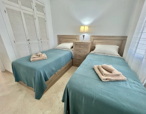 Apartamento en alquiler a corta temporada en Costalita, Estepona East
