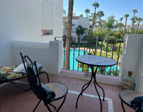 Apartamento en alquiler a corta temporada en Costalita, Estepona East