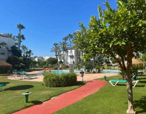 Apartamento en alquiler a corta temporada en Costalita, Estepona East