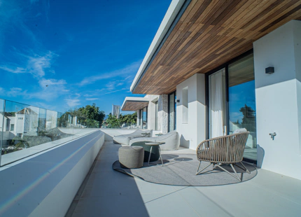 VILLA MODERNA A LA VENTA EN LA MILLA DE ORO