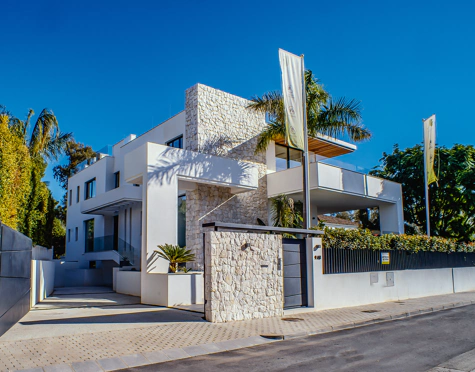 VILLA MODERNA A LA VENTA EN LA MILLA DE ORO