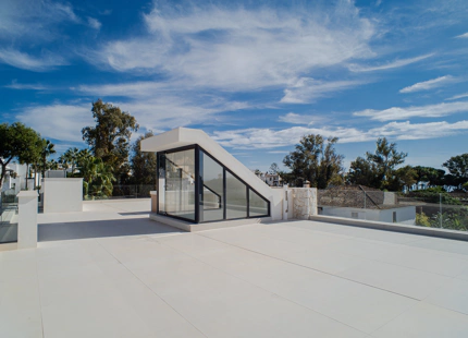 VILLA MODERNA A LA VENTA EN LA MILLA DE ORO