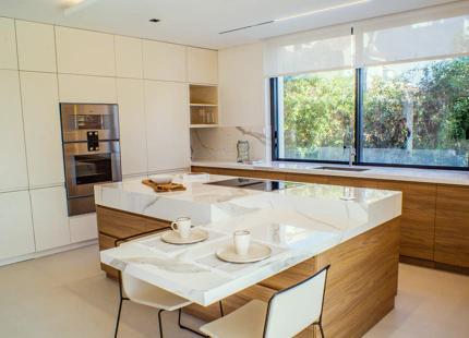 VILLA MODERNA A LA VENTA EN LA MILLA DE ORO