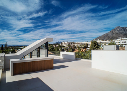 VILLA MODERNA A LA VENTA EN LA MILLA DE ORO