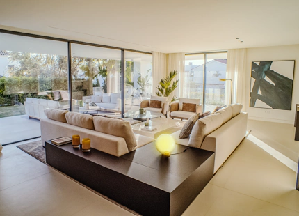 VILLA MODERNA A LA VENTA EN LA MILLA DE ORO