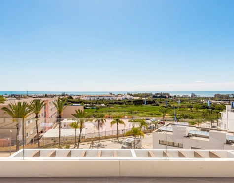 Penthouse for sale in New Golden Mile, Estepona East