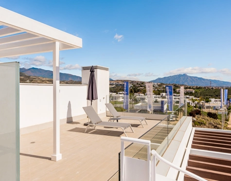Penthouse for sale in New Golden Mile, Estepona East