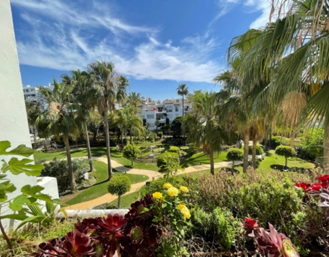 Apartment for sale in Costalita, Estepona East