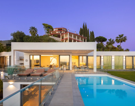 Villa for sale in El Herrojo, Benahavis