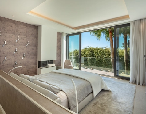 Villa for sale in El Herrojo, Benahavis