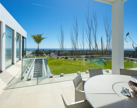 Villa for sale in El Herrojo, Benahavis