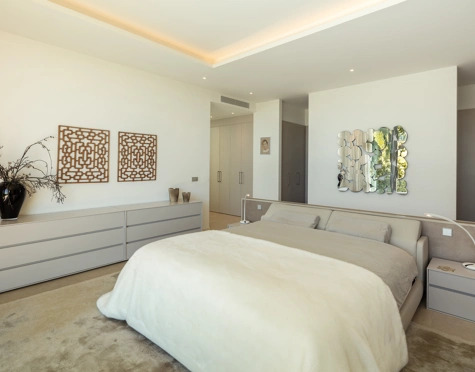 Villa for sale in El Herrojo, Benahavis