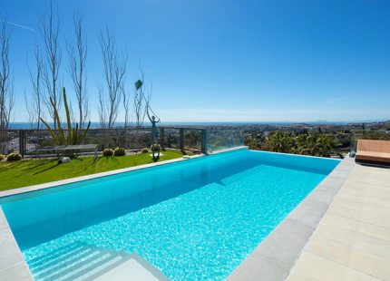 VILLA DE LUJO EN EL HERROJO ALTO