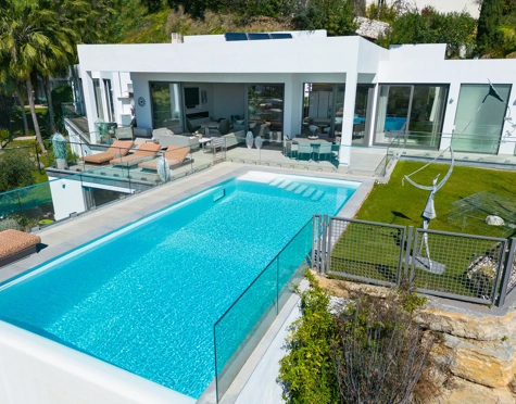 Villa for sale in El Herrojo, Benahavis