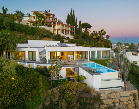 VILLA DE LUJO EN EL HERROJO ALTO