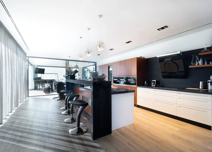 VILLA FOR SALE IN A GATED COMMUNITY IN BENAHAVIS WITH AMAZING SEA VIEWS
