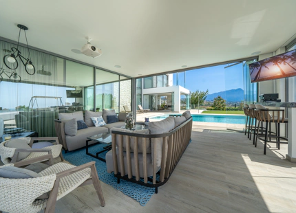 VILLA FOR SALE IN A GATED COMMUNITY IN BENAHAVIS WITH AMAZING SEA VIEWS