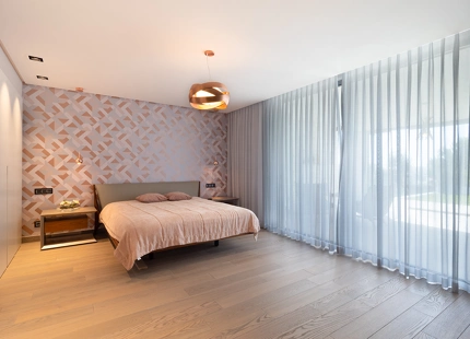 VILLA FOR SALE IN A GATED COMMUNITY IN BENAHAVIS WITH AMAZING SEA VIEWS