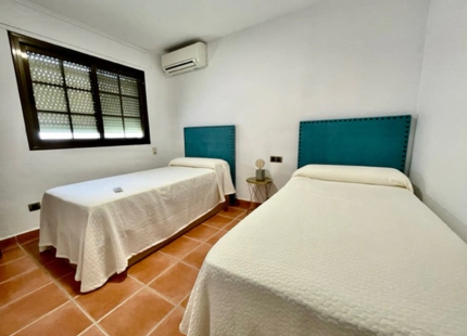 SE ALQUILA ADOSADO CON ENCANTO EN SAN PEDRO