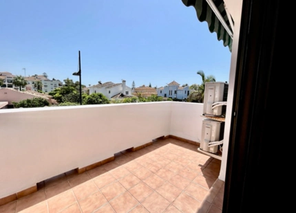 SE ALQUILA ADOSADO CON ENCANTO EN SAN PEDRO