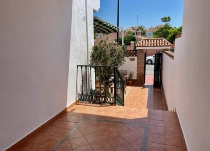 SE ALQUILA ADOSADO CON ENCANTO EN SAN PEDRO