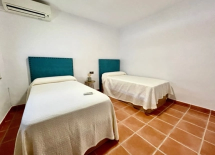 SE ALQUILA ADOSADO CON ENCANTO EN SAN PEDRO