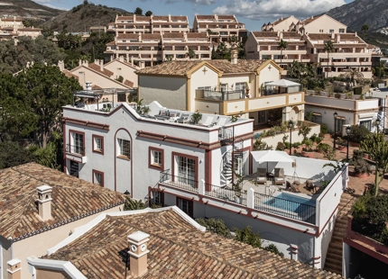CHARMING SEMI DETACHED HOUSE FOR SALE IN NUEVA ANDALUCIA