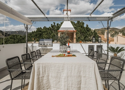 CHARMING SEMI DETACHED HOUSE FOR SALE IN NUEVA ANDALUCIA