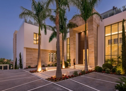 EXCELENTE VILLA MODERNA EN VENTA EN CASCADA DE CAMOJAN