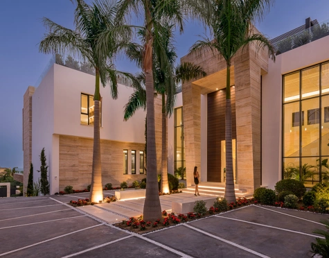 Villa en venta en Cascada de Camojan, Marbella Golden Mile