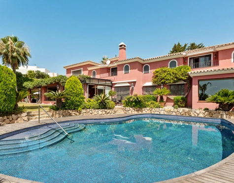 Villa for sale in Nueva Andalucia, Marbella