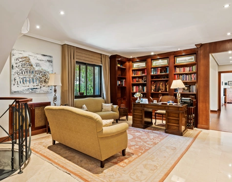 Villa for sale in Nueva Andalucia, Marbella