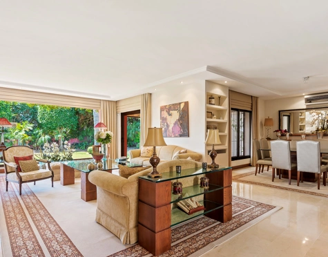 Villa for sale in Nueva Andalucia, Marbella
