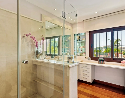 Villa for sale in Nueva Andalucia, Marbella