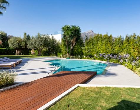 Villa for sale in Nueva Andalucia, Marbella