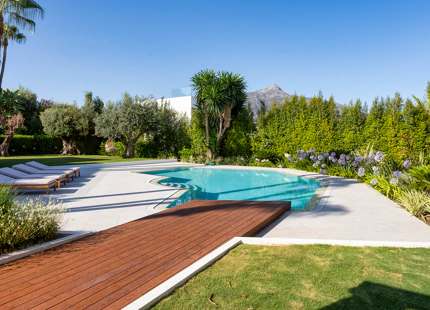 LUXURIOUS VILLA FOR SALE IN NUEVA ANDALUCIA