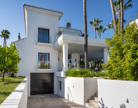 Villa for sale in Nueva Andalucia, Marbella
