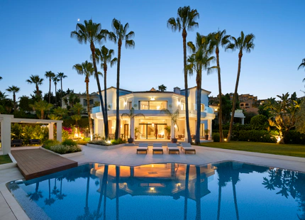 LUXURIOUS VILLA FOR SALE IN NUEVA ANDALUCIA