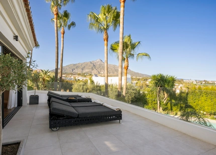 LUXURIOUS VILLA FOR SALE IN NUEVA ANDALUCIA