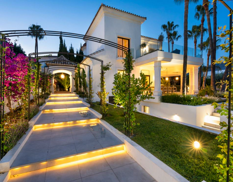 Villa for sale in Nueva Andalucia, Marbella