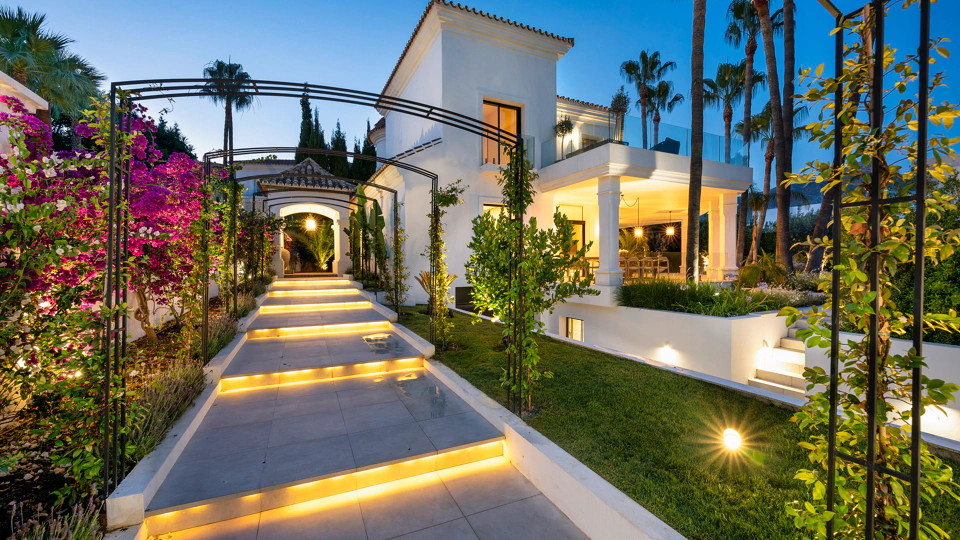 Villa for sale in Nueva Andalucia, Marbella