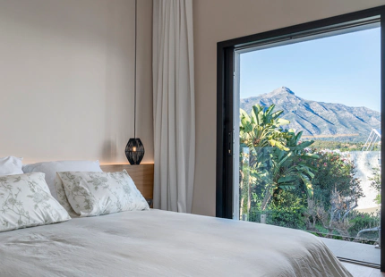 LUXURIOUS VILLA FOR SALE IN NUEVA ANDALUCIA