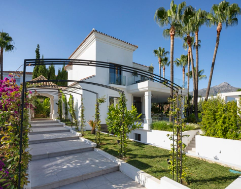 Villa for sale in Nueva Andalucia, Marbella